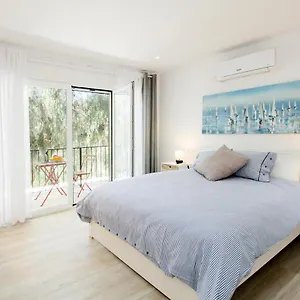  Apartment Perfectly Located Beachside In Elviria