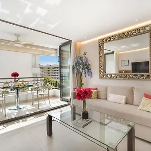  Apartment Elegant Beachside