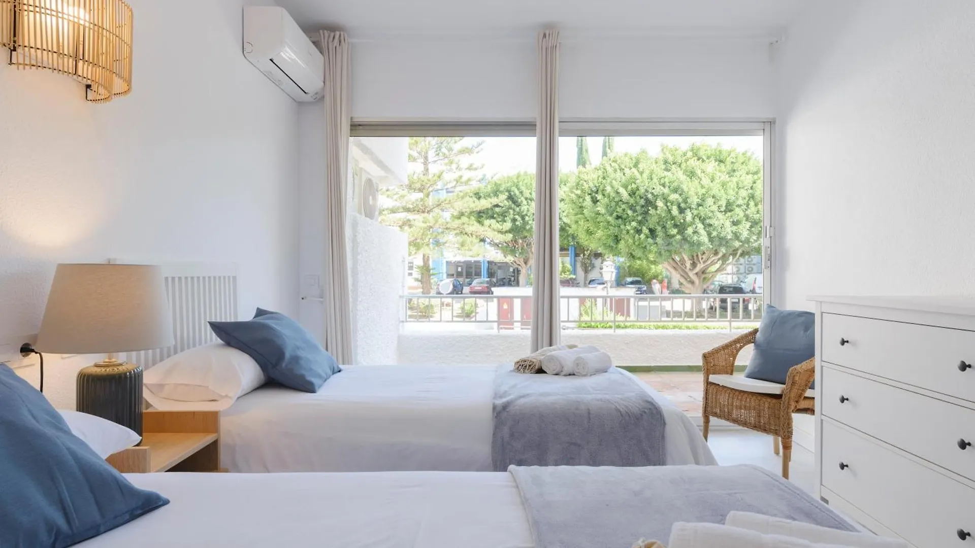 Jardines Del Mar Apartments Μαρμπέλλα